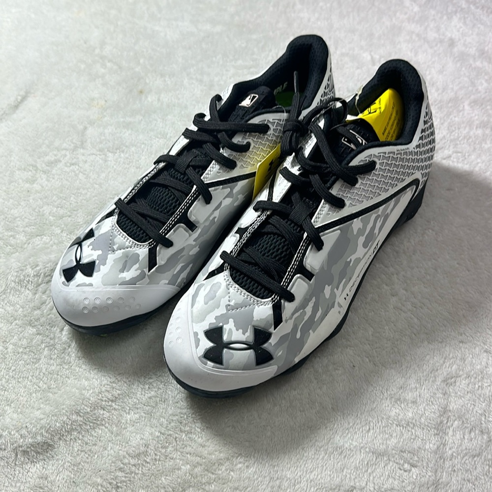 Under Armour Men’s Baseball Cleats Brand New Black White Gray Size 9